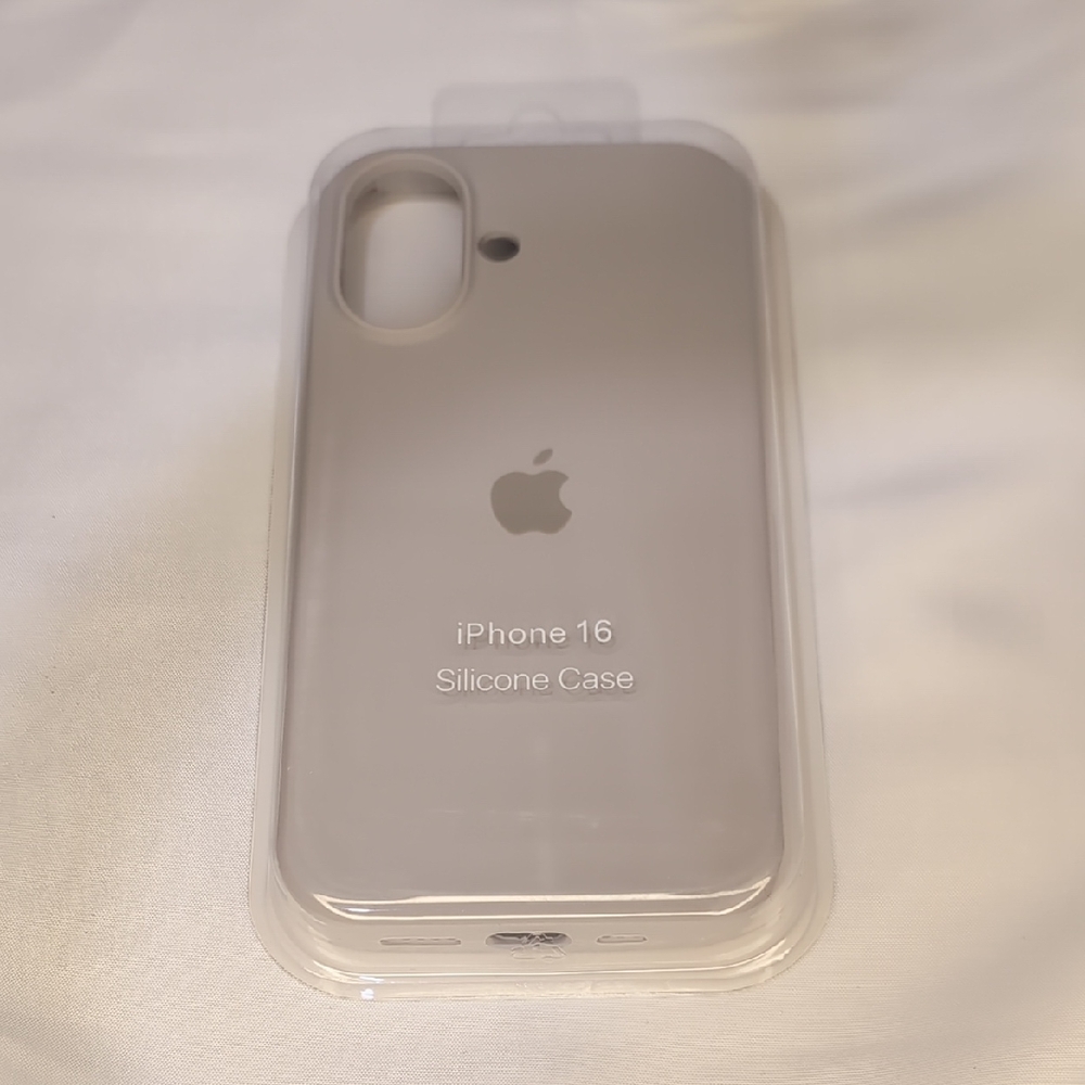 Apple iPhone 16 Silicone Case - Silver